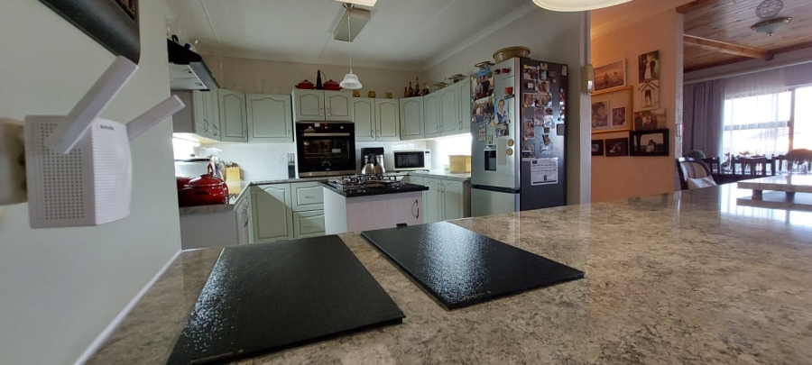 5 Bedroom Property for Sale in Wavecrest Eastern Cape